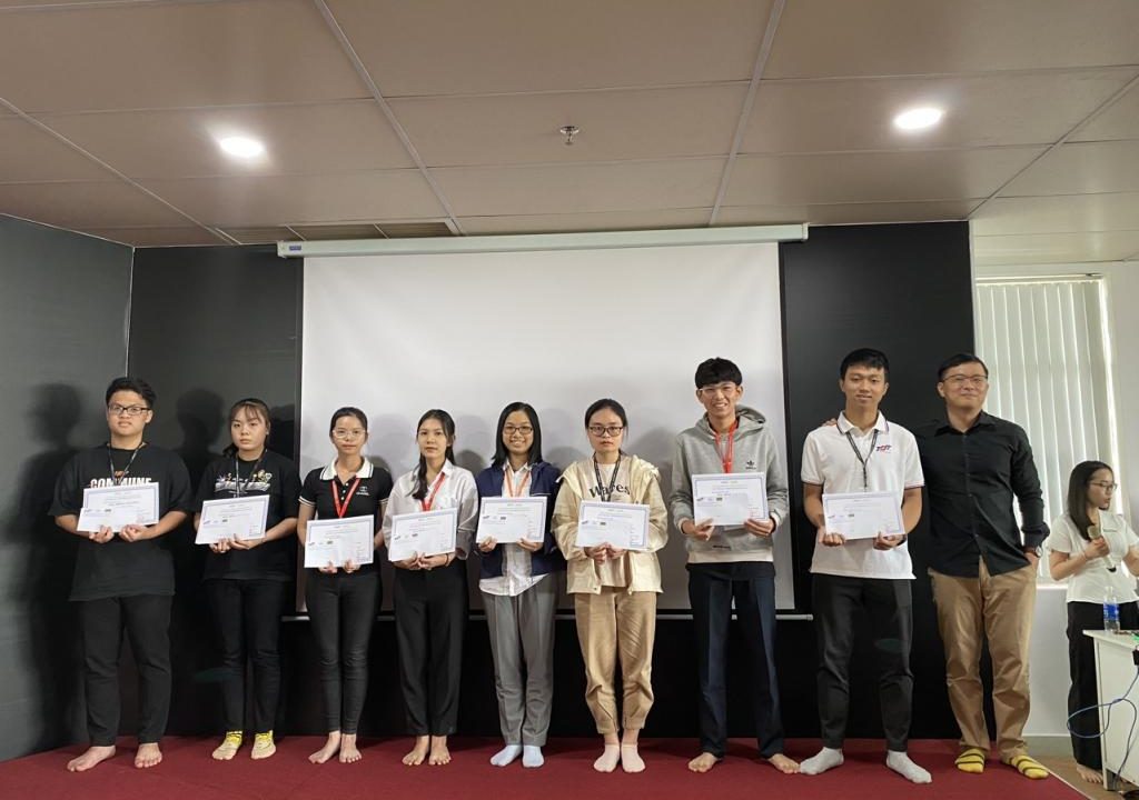 amiCoach trao học bổng cho tân sinh viên khóa 24 khoa Tài chính Ngân hàng, Đại học Tôn Đức Thắng