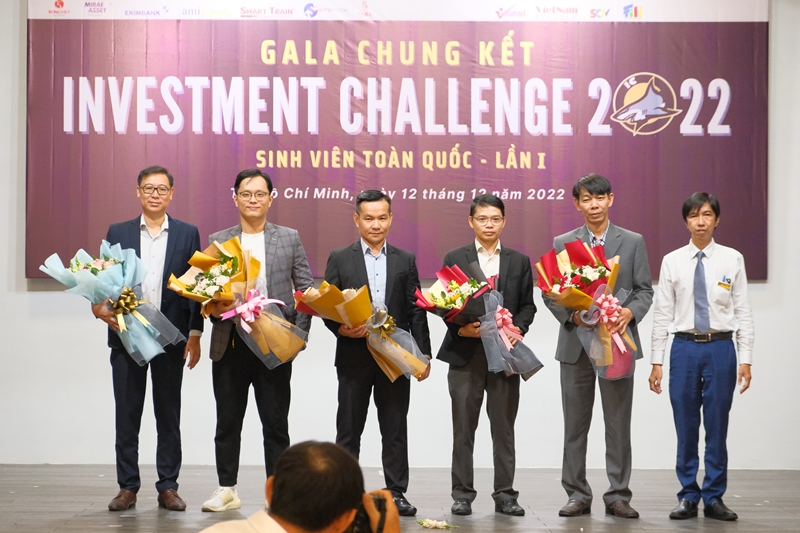 Đại học Ngân hàng TP.HCM giành ngôi quán quân cuộc thi Đầu tư Chứng khoán Investment Challenge 2022
