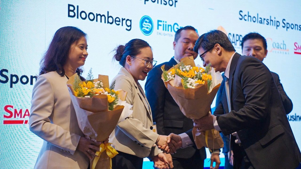 Khoảnh Khắc Tỏa Sáng: Chung Kết Quốc Gia CFA Institute Research Challenge 2025–2026